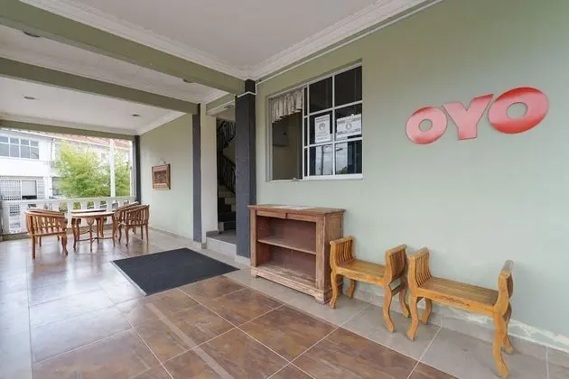 OYO 90451 Bangi Moya Guesthouse - Lobi