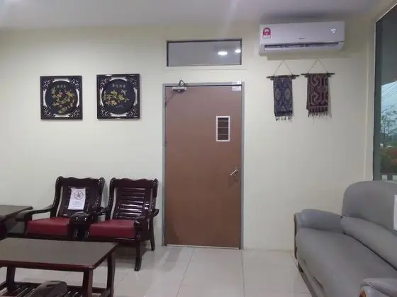 OYO 90464 Borneo Suites Hotel - Lobi