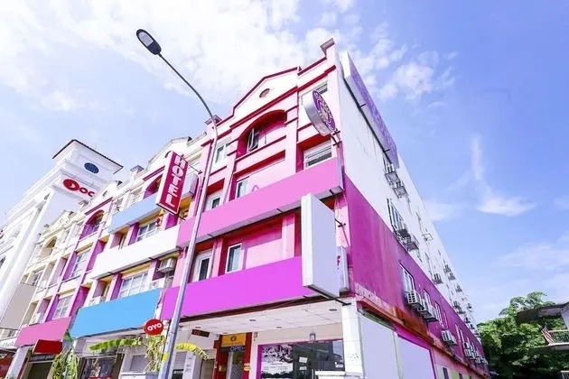 OYO 90486 Station Hotel