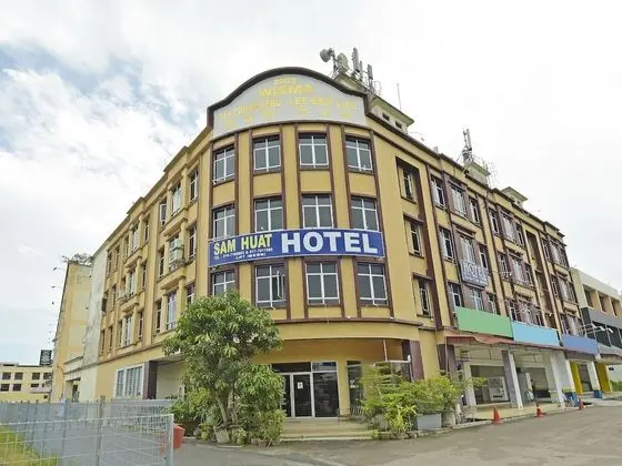 OYO 90494 Sam Huat Hotel - Dış Mekan