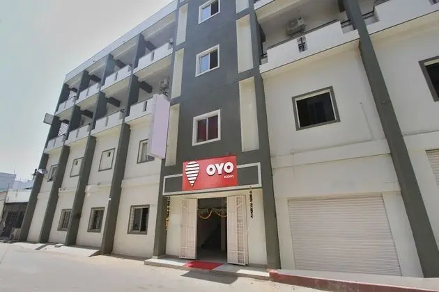 OYO 9060 Sri Sai Guest Inn - Dış Mekan