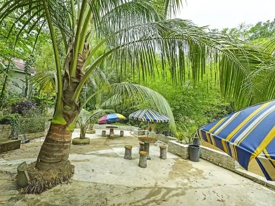 OYO 90642 Twin Mutiara Chalet &Homestay - Plaj