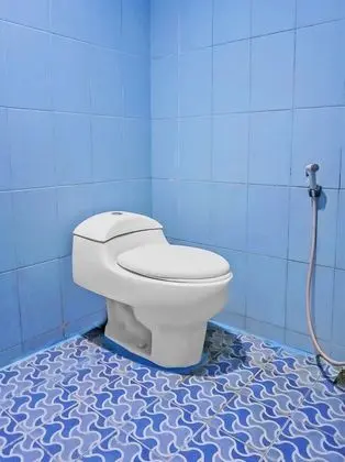 OYO 90856 Wisma Favorite Makassar - Banyo Tipleri