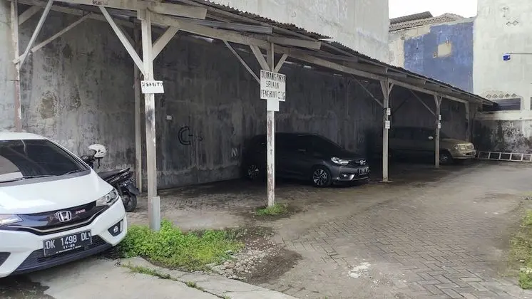 OYO 90870 C16 Siwalankerto Syariah