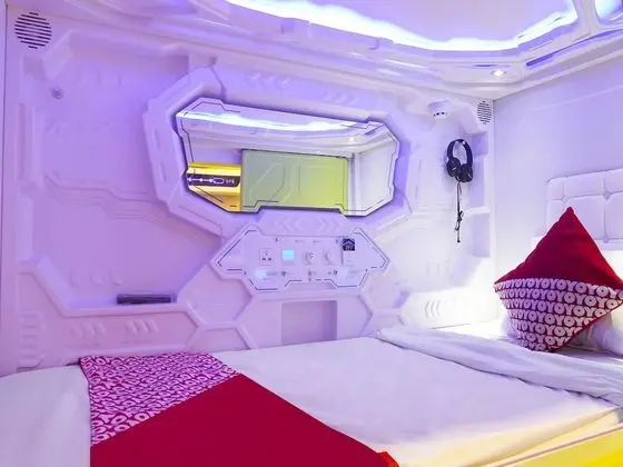 OYO 91328 Fiducia Capsule Hotel