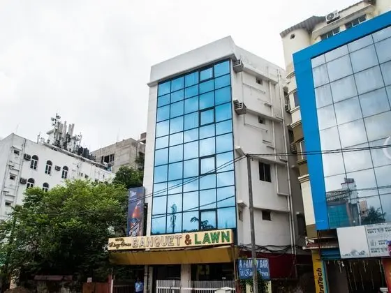 OYO 9182 Kings Crown Hotel