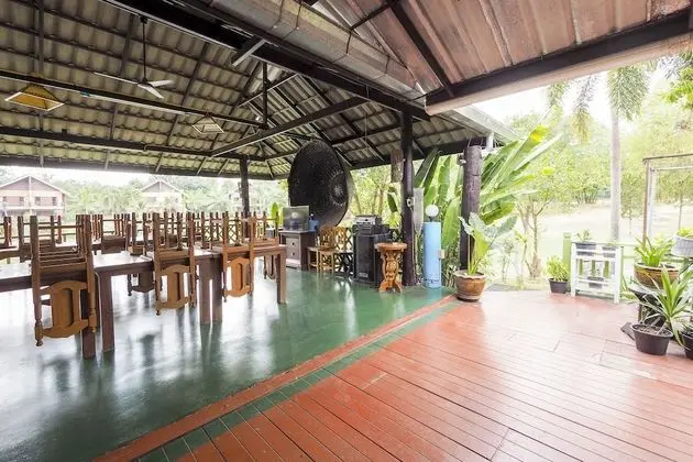 OYO 920 Saensukkho Hotel And Resorts - Yerinde Yemek