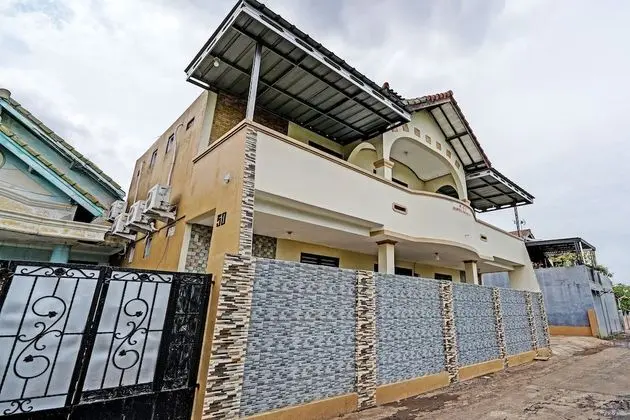 OYO 92062 Pondok Aurel Wahidin