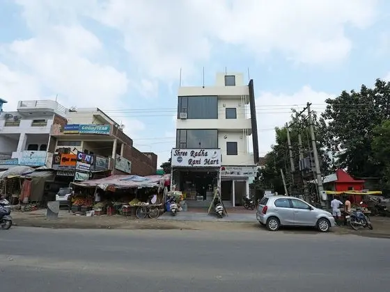 OYO 9275 Hotel Royal Inn