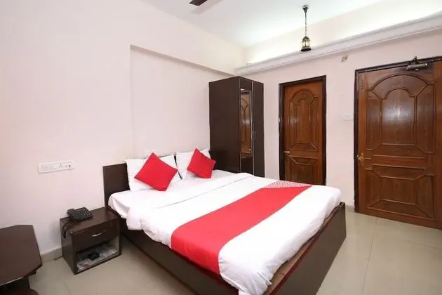 OYO 9305 Hotel Dwarika Inn