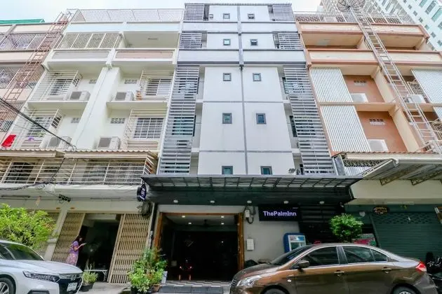 OYO 935 The Palm Apartment