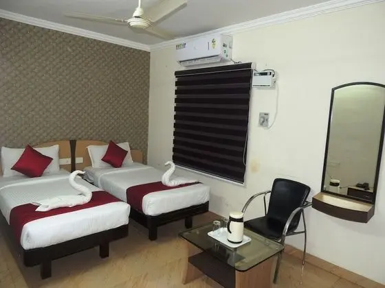 OYO 9372 Rich Inn - Oda