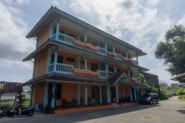 OYO 942 Srikandi Hotel