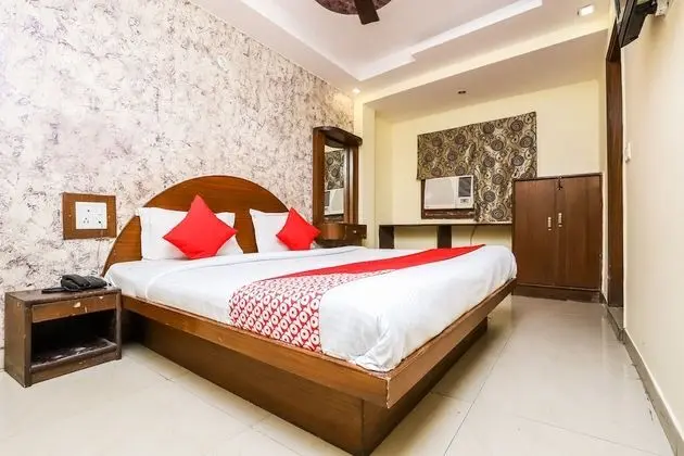 OYO 9448 Hotel Karan Palace