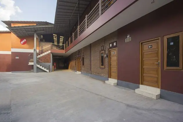 OYO 952 Annisa Syariah Guest House