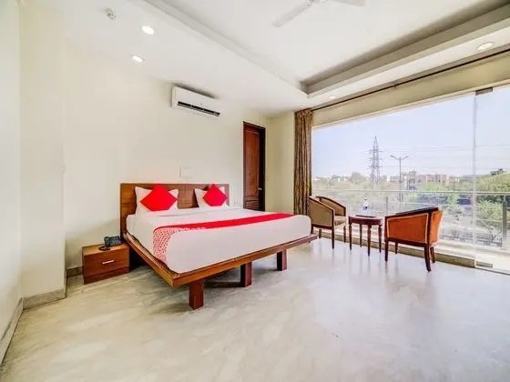 OYO 9553 Hotel Kings Plaza