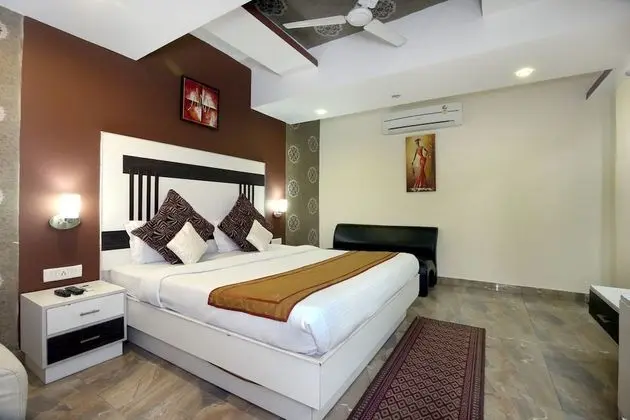 OYO 9575 Hotel Absolute Comfort - Oda