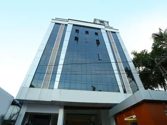 OYO 9620 Hotel Emza Residency - Dış Mekan