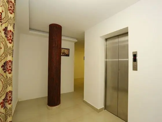 OYO 9620 Hotel Emza Residency - Lobi