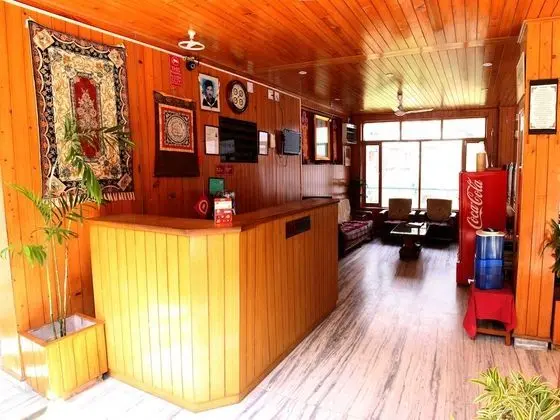 OYO 9648 Hotel Morainic Hills - Lobi