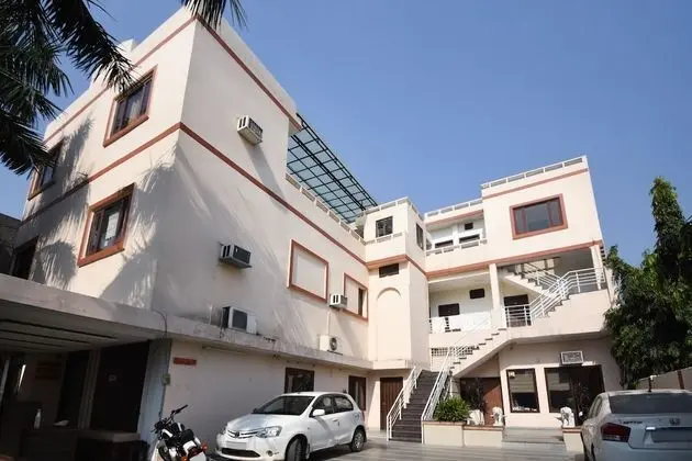 OYO 9727 Hotel Welcome Inn 2