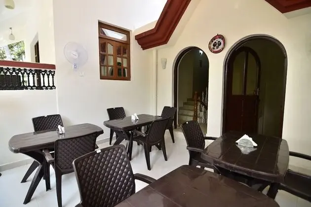 OYO 9741 Triple Beach Guest House - Yerinde Yemek