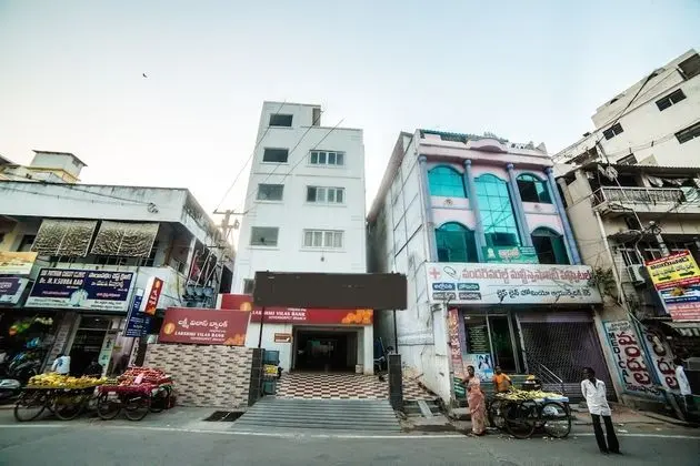 OYO 9804 Hotel SR Residency
