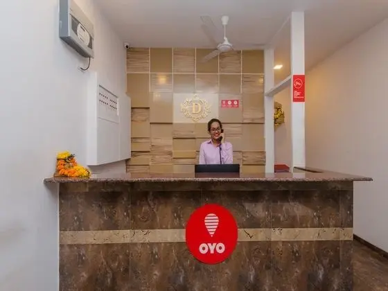 OYO 9849 Hotel Divine Residency - Lobi