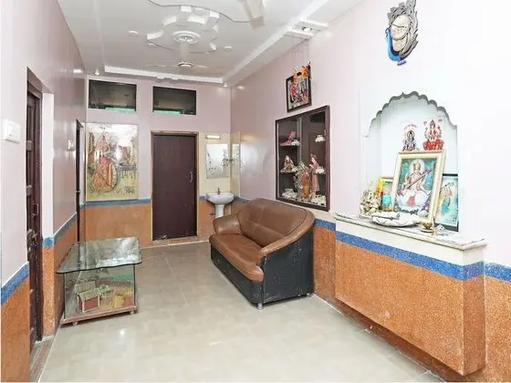 OYO 9852 Leela Villas Guest House - Lobi