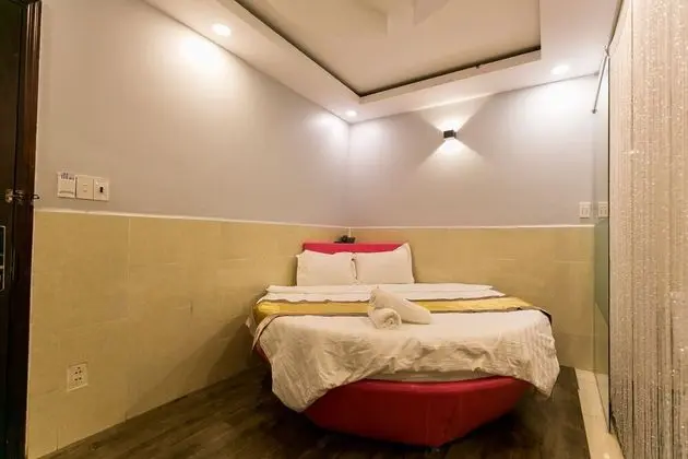 OYO 986 Lucy Hotel
