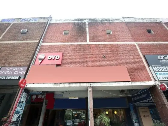 OYO 990 Hotel Paradise