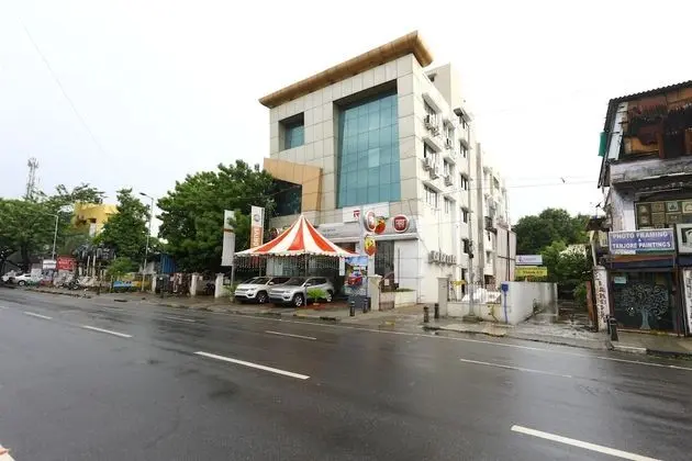 OYO 9911 Apartment Shylee Niwas