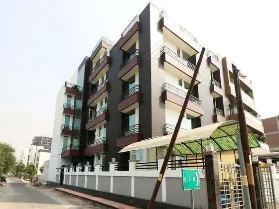OYO 9915 Petals Inn