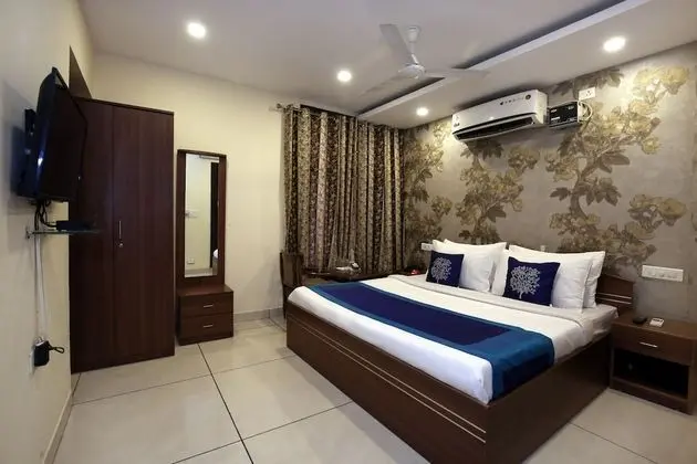 OYO 9951 Hotel Satkar Avenue