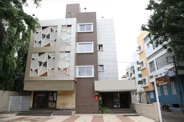 OYO 9953 Hotel Alankar