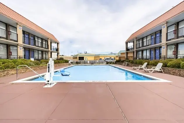 OYO Hotel Bossier City LA - Red River - Havuz