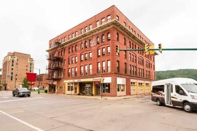 OYO Hotel Bradford Main St PA - Dış Mekan