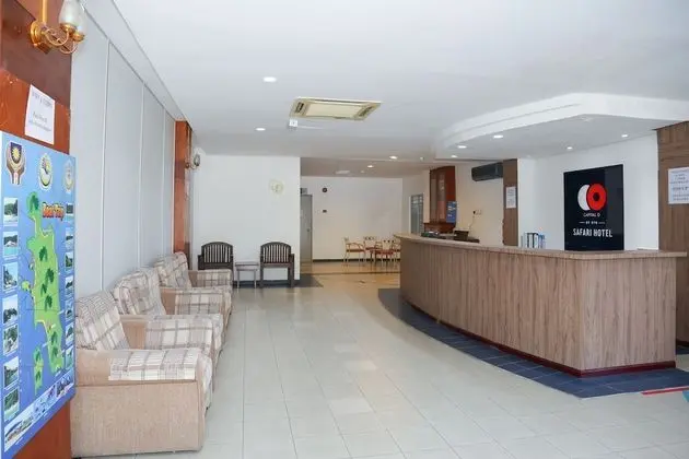 OYO Capital O 89876 Safari Hotel - Lobi