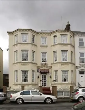 OYO The Chatsworth Hotel