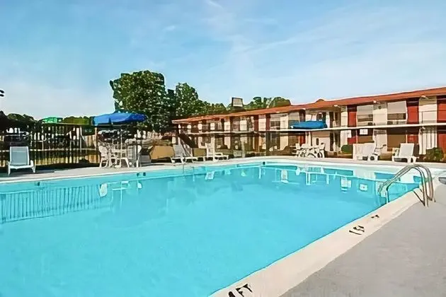 OYO Hotel Doswell Kings Dominion - Havuz