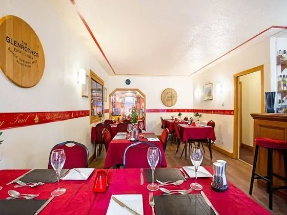 OYO Eastbank Hotel - Yerinde Yemek