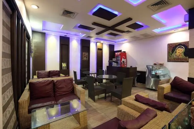 OYO Flagship 113 Golden Temple Road - Yerinde Yemek