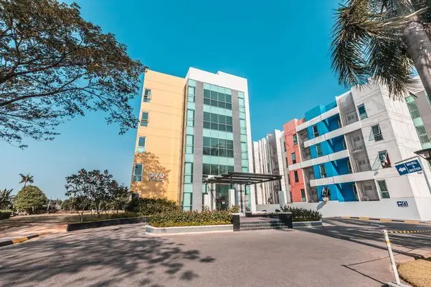 OYO Flagship 1170 The Habitat Karawaci