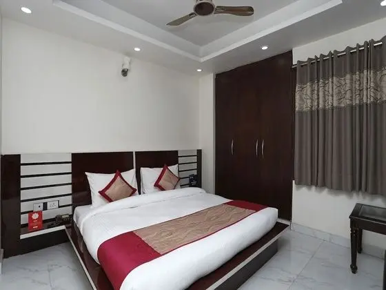 OYO Flagship 13847 HCMR Complex