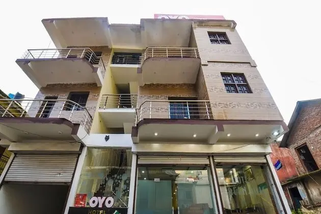 OYO Flagship 13855 Hotel Green Hills - Dış Mekan