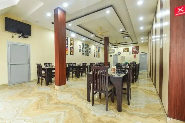 OYO Flagship 13855 Hotel Green Hills - Yerinde Yemek