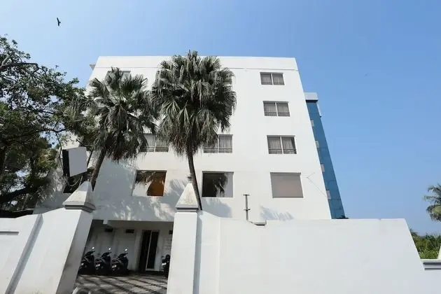 OYO Flagship 16910 Hotel Prince Palace - Dış Mekan
