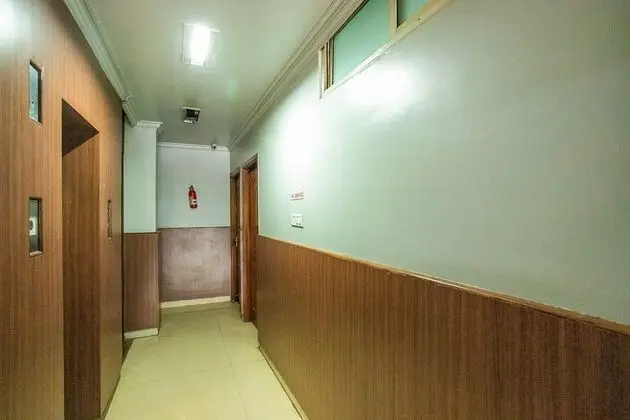OYO Flagship 18338 White Fort - Lobi