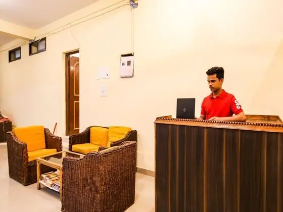 OYO Flagship 19324 Dom's Cafe Calangute - Lobi