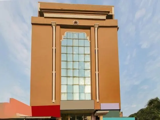 OYO Flagship 19460 Hotel Pearl City - Dış Mekan